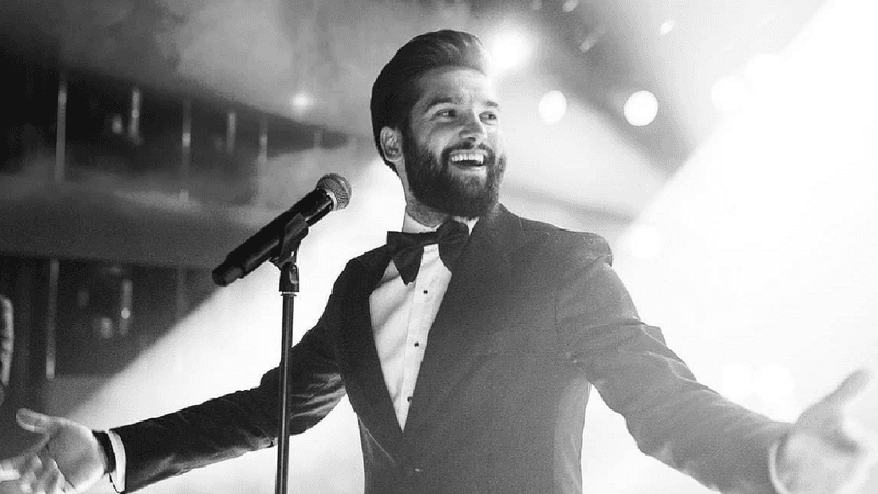 Sărbătoare în trupa muzicală Brio Sonores: Solistul formației, Mihai Gandraman, este omagiat astăzi