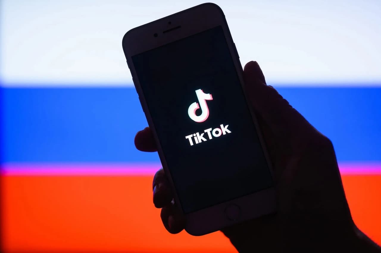 Când propaganda devine trend: pericolul „inimioarelor” pe TikTok