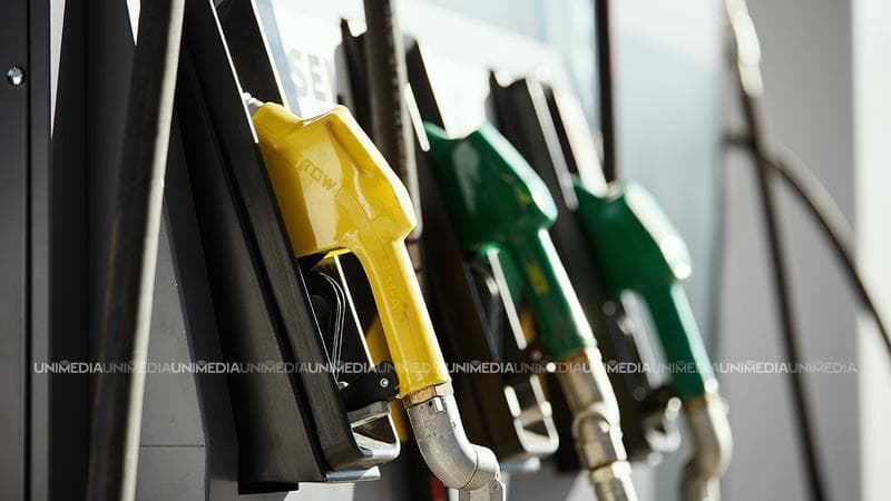 Piaţa carburanţilor, fără schimbări majore, mâine: Ce prețuri anunţă ANRE