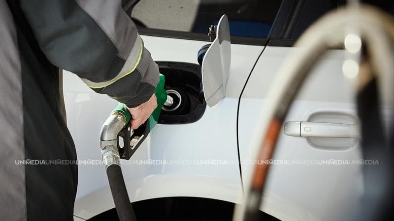 Motorina, mai scumpă în weekend: Vezi prețurile stabilite la carburanți