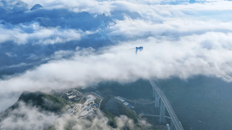 (foto/video) Cel mai înalt pod din lume, dat în folosință în China: Transformă un drum de 2 ore într-unul de doar 2 minute