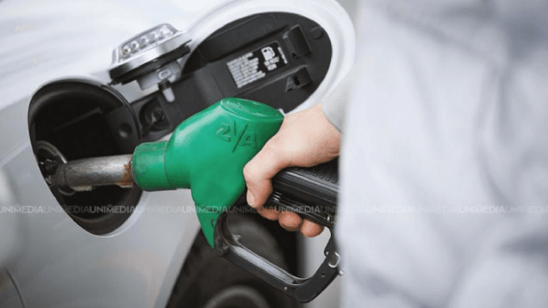 Carburanții nu contenesc din scumpiri: Vezi cât vor costa mâine și ce stații PECO au cele mai mici prețuri