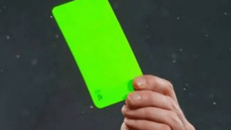Moment istoric în fotbal: S-a folosit pentru prima dată cartonașul verde. Ce s-a întâmplat