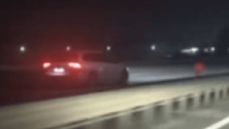 (video) „Cred că e din altă țară”: Un șofer, filmat cum gonea pe contrasens, spre Orhei, până a dat peste o mașină de poliție