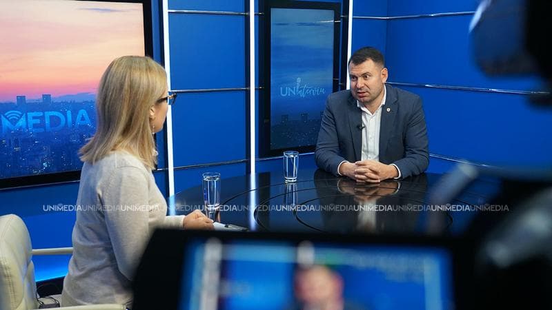 UNInterviu cu Vasile Costiuc despre „poliția l-a făcut deputat”, relația cu Simion, Plahotniuc, „bolfoșica”, TUX și noul fotoliu: Au văzut că nu urinăm pe la colțuri, nu stricăm tribuna